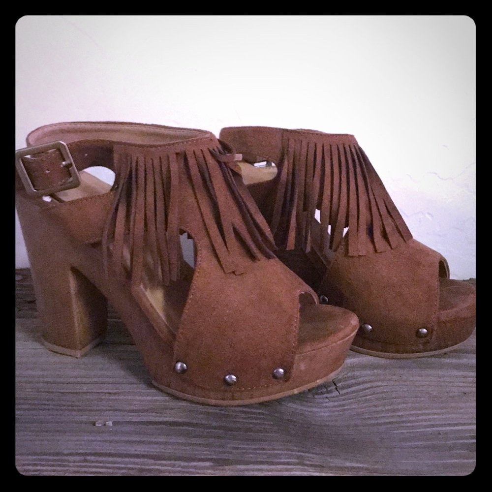 Cityclassified fringe open toe heels 👠